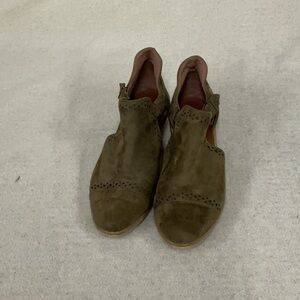EUC Woman’s corkys closed toe shoes